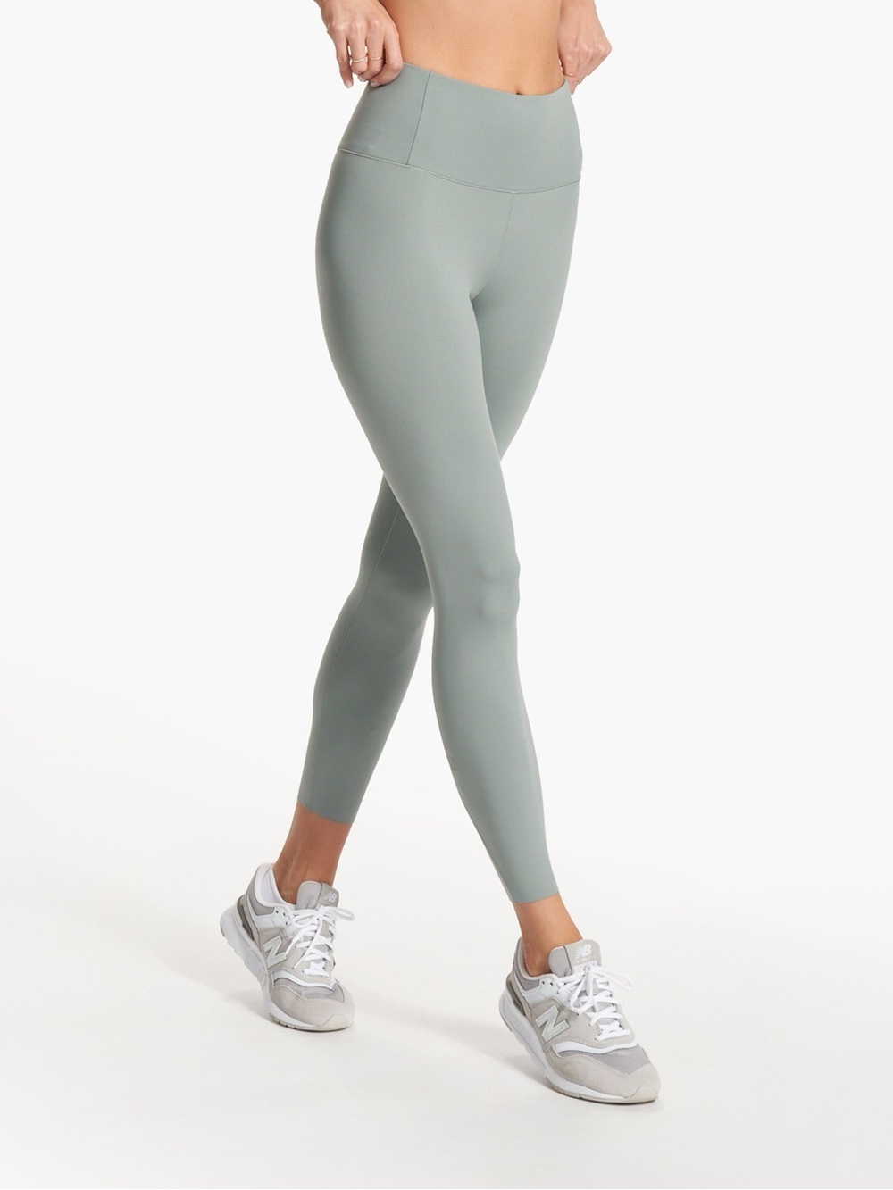 NWOT Vuori Uplift Evolve 7/8 Leggings in Fern - Picture 2 of 14
